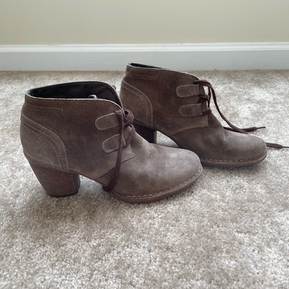 Clark booties - Picture 1 of 2